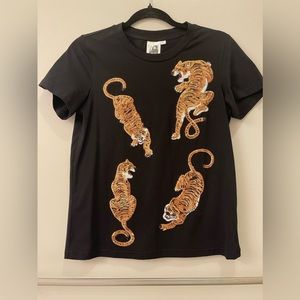 Worn once, no stains, smoke free home, been dry cleaned.